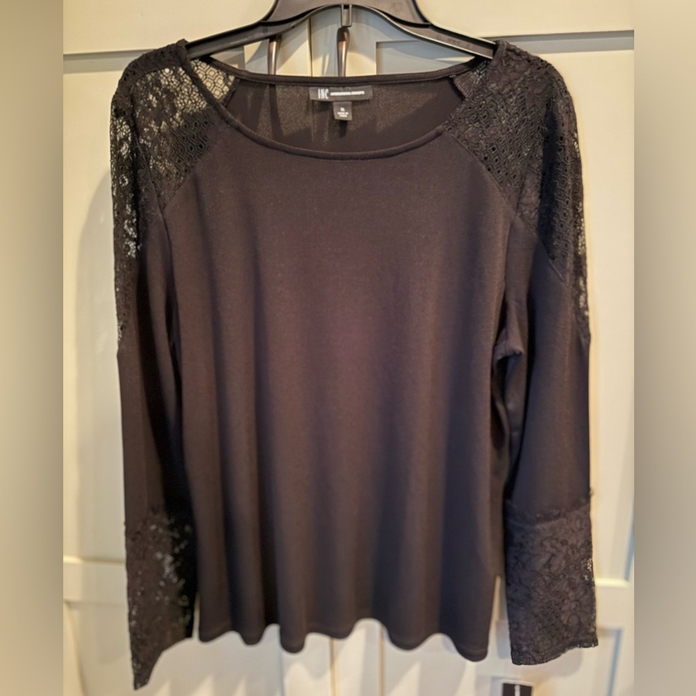 NWT INC International Concepts Black Pullover w Lace Sleeve & Shoulder Accents